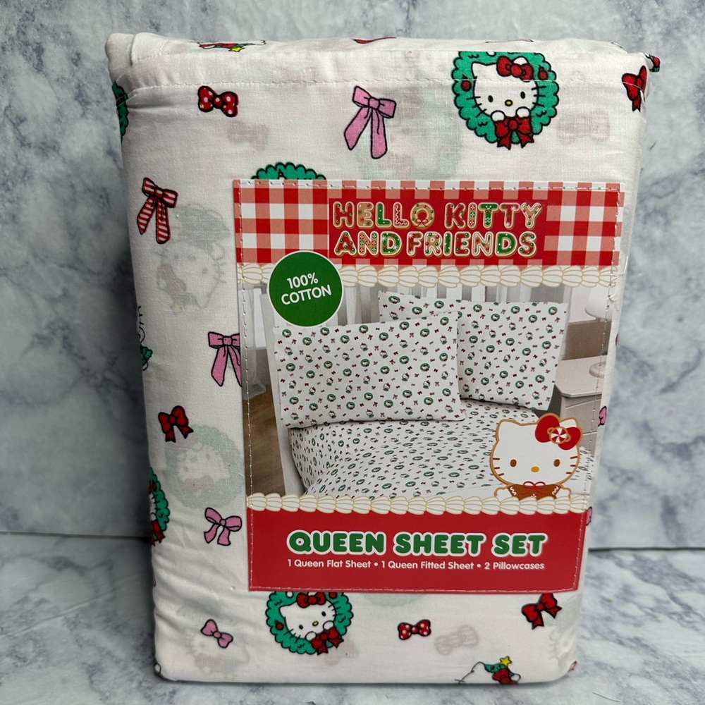 Hello Kitty and Friends Christmas Queen Sheet Set